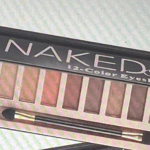 12 piece Eyeshadow Pallett Natural Nude Matte Shimmer Waterproof NWT